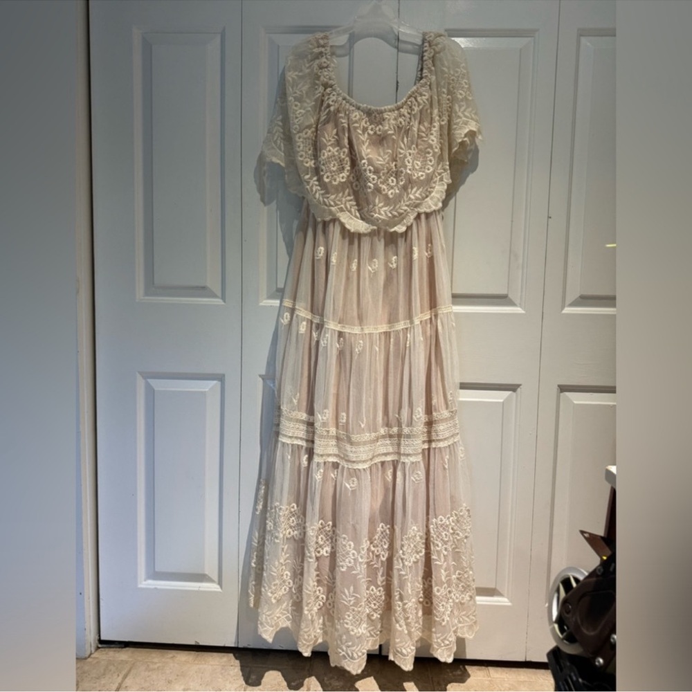 Vici brand dress. Size L, cream colored, lace, and lined.